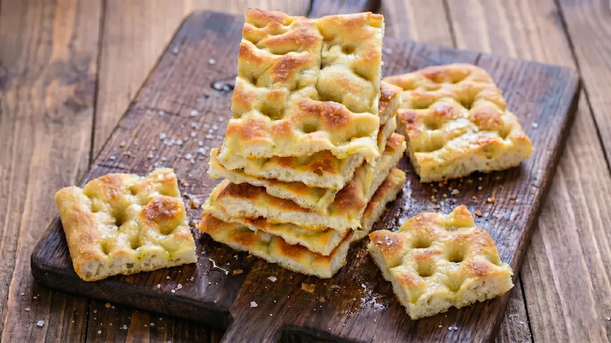 La Vera Focaccia Genovese: Ricetta e Segreti