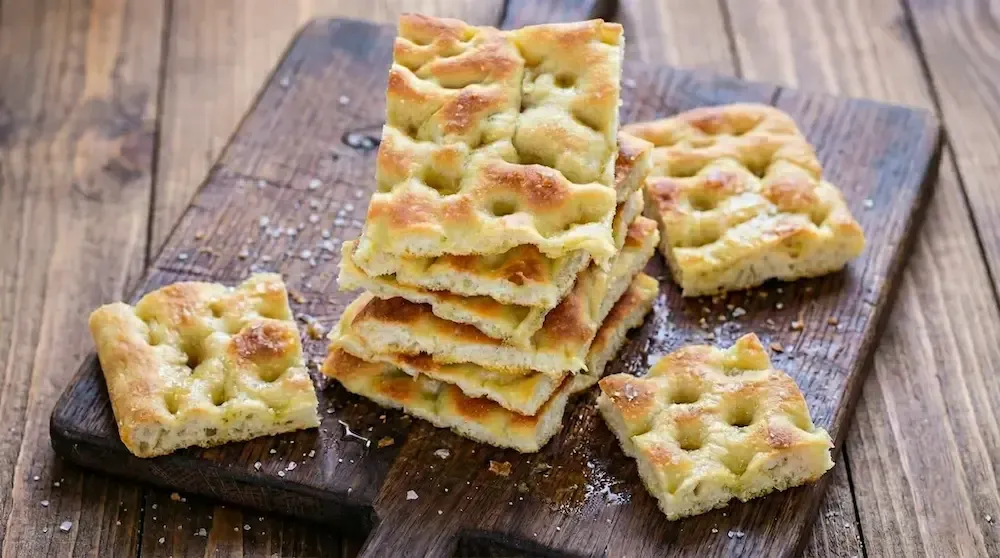 La Vera Focaccia Genovese: Ricetta e Segreti
