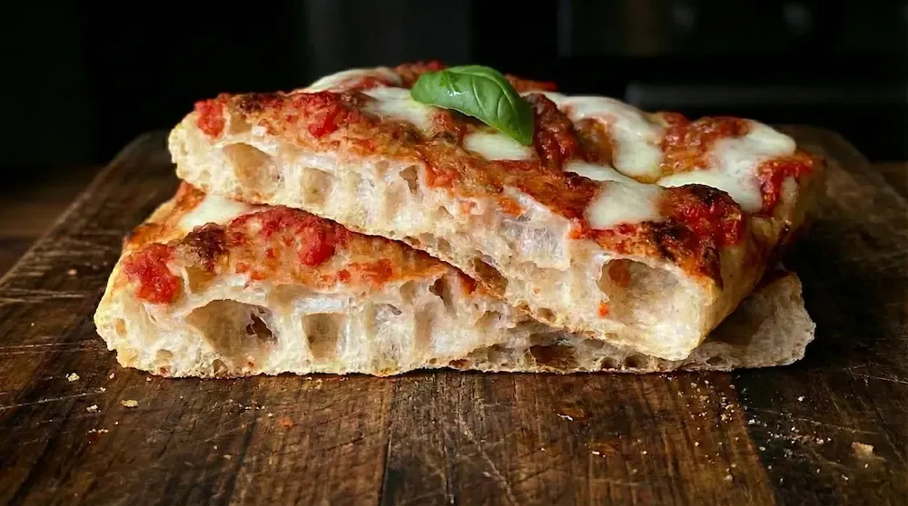 Pizza in Teglia Alta Idratazione: La Guida Definitiva